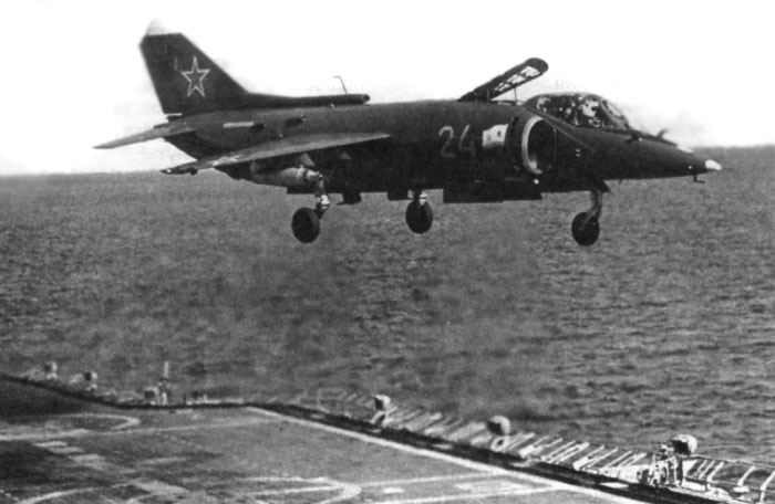 Вертикальный взлет Як-38 с корабля