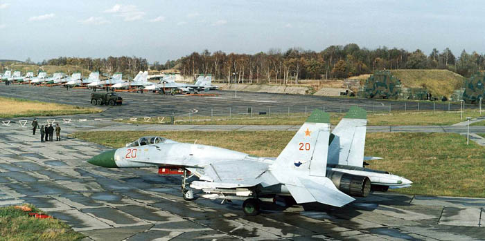 Многоцелевой истребитель Су-27