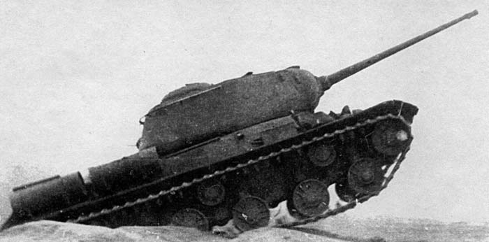 Тяжелый танк ИС-1