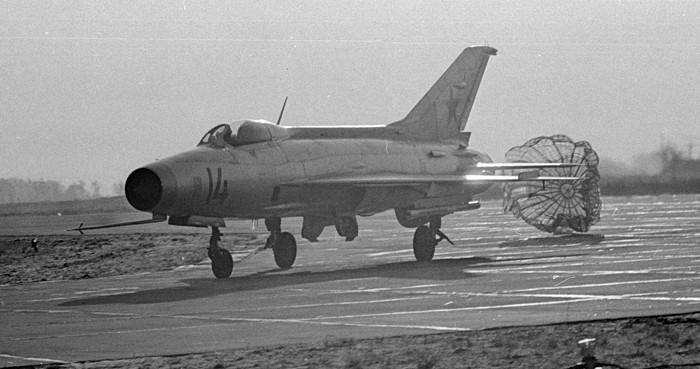 МиГ-21Ф-13 после посадки.