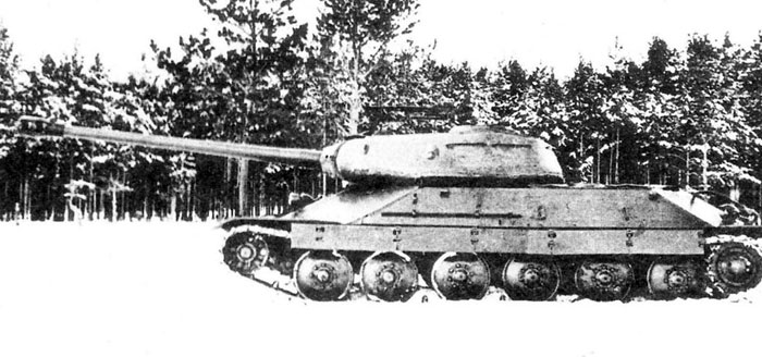 ИС-6 с механической трансмиссией на испытаниях, 1945 г.