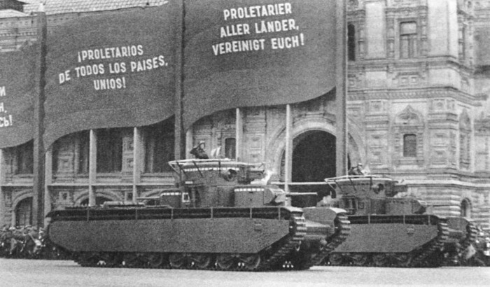 Т-35 проходят по Красной площади. 1 мая 1937 года.
