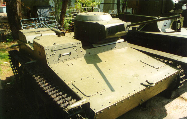 Лёгкий танк Т-38 с 20-мм пушкой ТНШ установленной в экспозиции ЦМВС, г. Москва