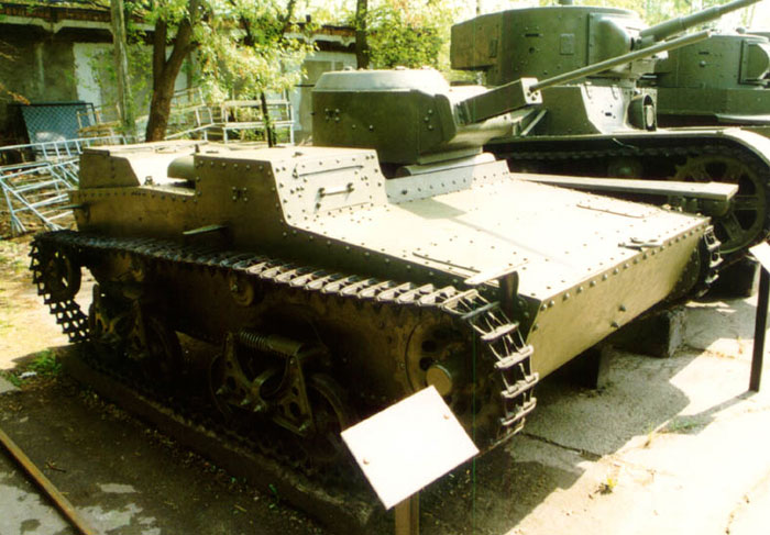 Лёгкий танк Т-38 с 20-мм пушкой ТНШ установленной в экспозиции ЦМВС, г. Москва